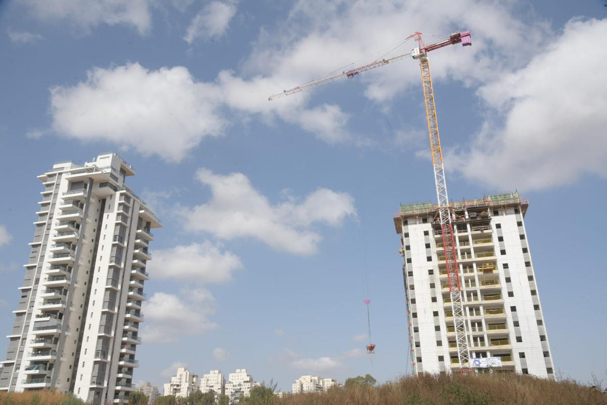 A construction site of new residential buildings in a new neighborhood in Beer Yaakov, on March 26,2020.