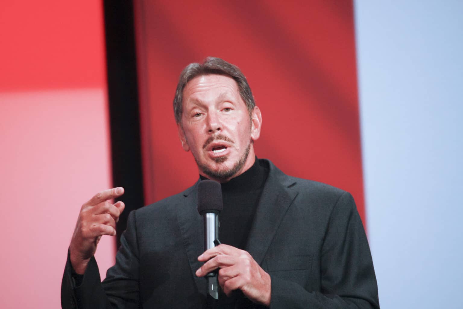 מניית אורקל הייתה בשיא ואז צנחה – מה השתבש?