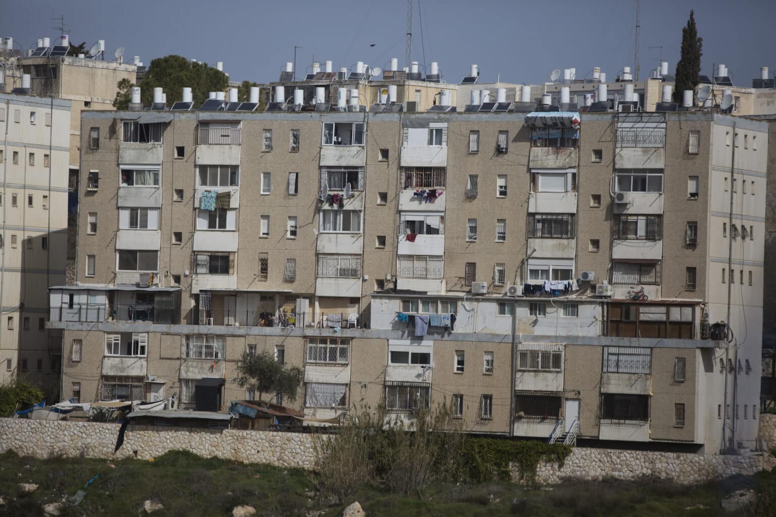 בעקבות דוח המבקר: עמידר תשכור דירות בשוק החופשי – ותשכיר אותן לזכאים