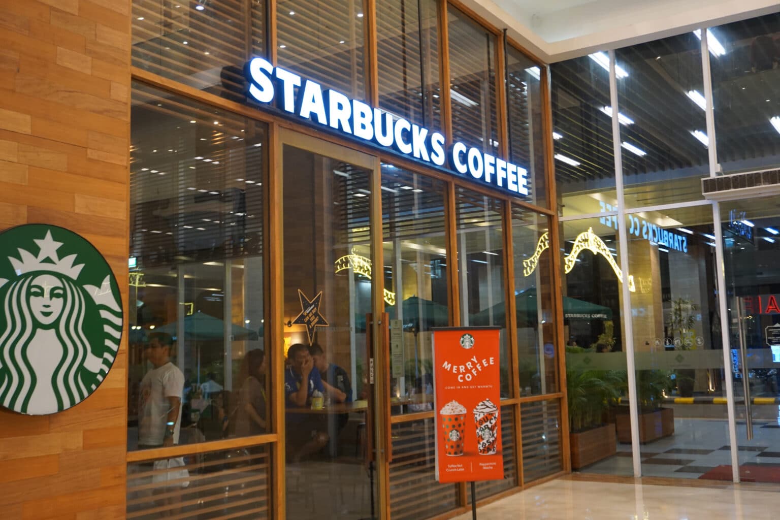 הפסקת קפה: שביתת ענק של בריסטות בסניפי ארה"ב מאיימת על סטארבקס