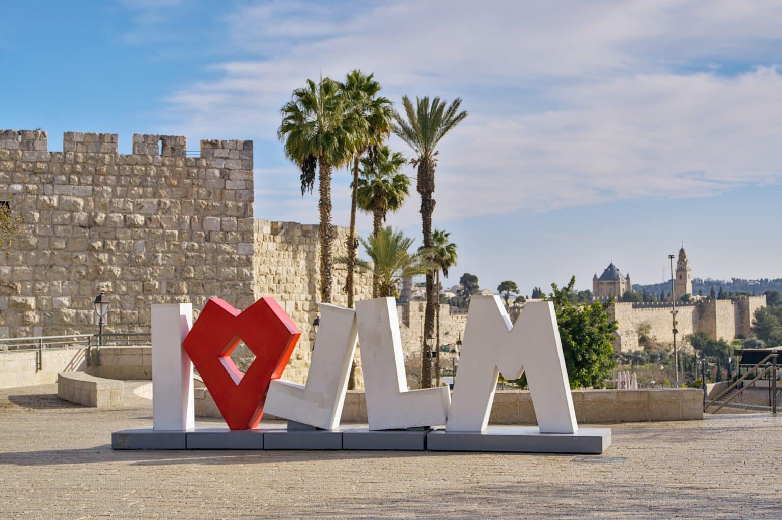 אושרה הקמת מגדל בורג' חליפה בירושלים: "חילול הקודש בשביל 240 דירות לעשירים"