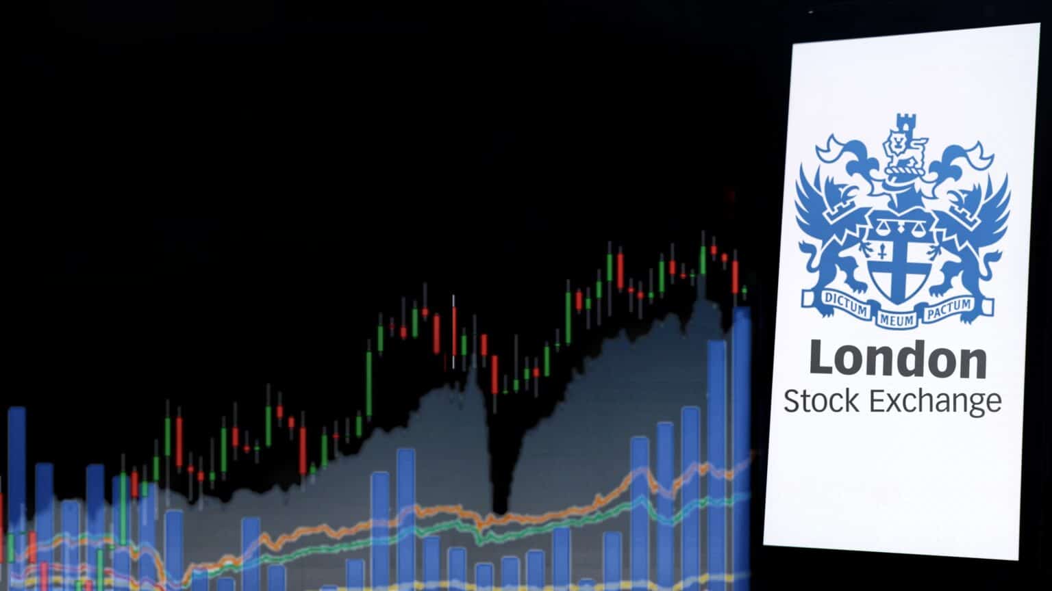שובר שיאים עוד לפני ההנפקה: הבנק הבריטי שחוזר לבורסה