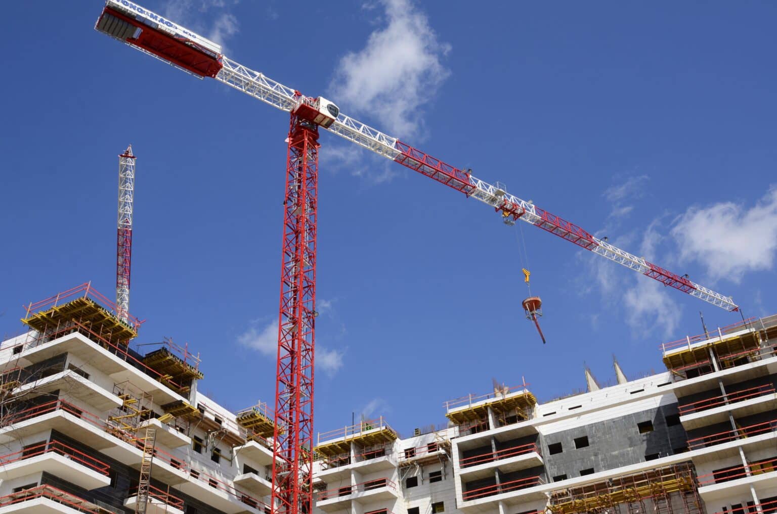 המלצות הצוות המיוחד: להטיל מס רכוש על מקרקעין פנויים