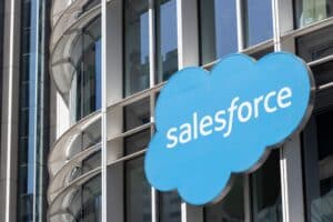 מניית Salesforce מזנקת: רווח של 2.6 מיליארד דולר מ-AI