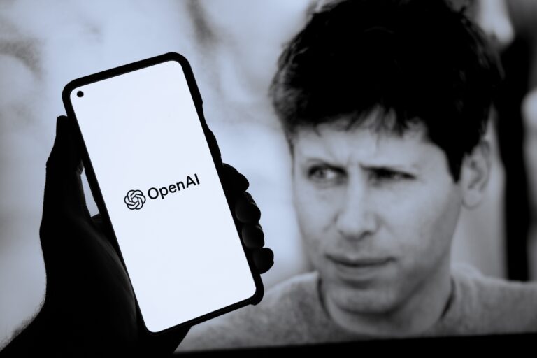 OpenAI רוכשת את io של ג'וני אייב ב־6.5 מיליארד דולר