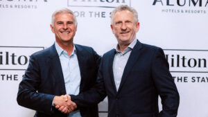 ליאור רביב, מנכ"ל ישרוטל וקריסטופר נסטה, מנכ"ל הילטון | צילום: יחסי ציבור ישרוטל