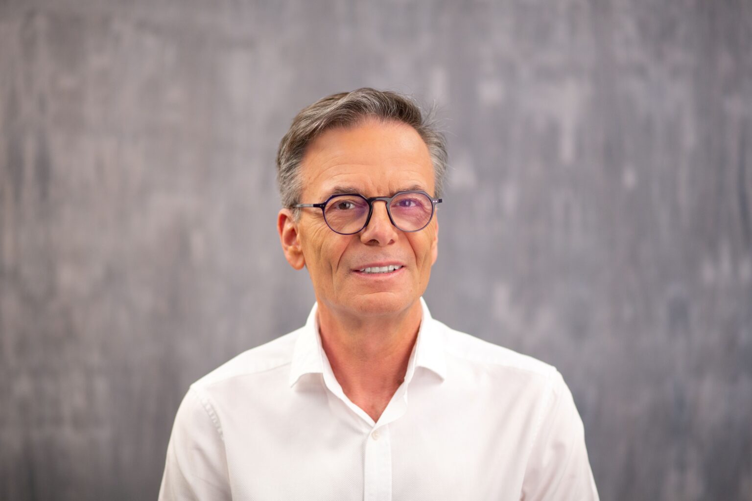 נאייקס תטמיע פתרונות תשלום באלפי עמדות טעינה בצפון אמריקה