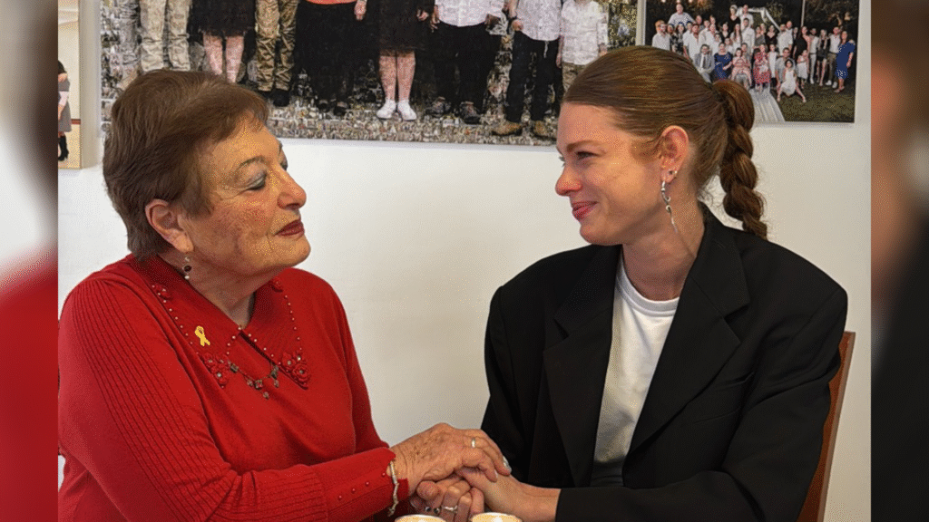 המפגש של יובל שרף עם ניצולת שואה. צילום: דוברות מטא ישראל