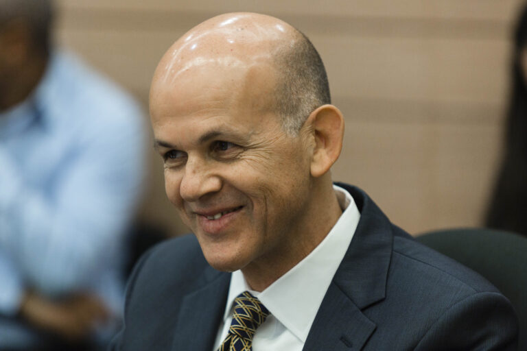 מנכ"ל צים אלי גליקמן פורש מתפקידו לאחר 9 שנים