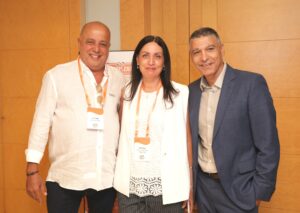 משה לארי, פנינה אלה ועמוס לוזון | צילום: מזרחי טפחות