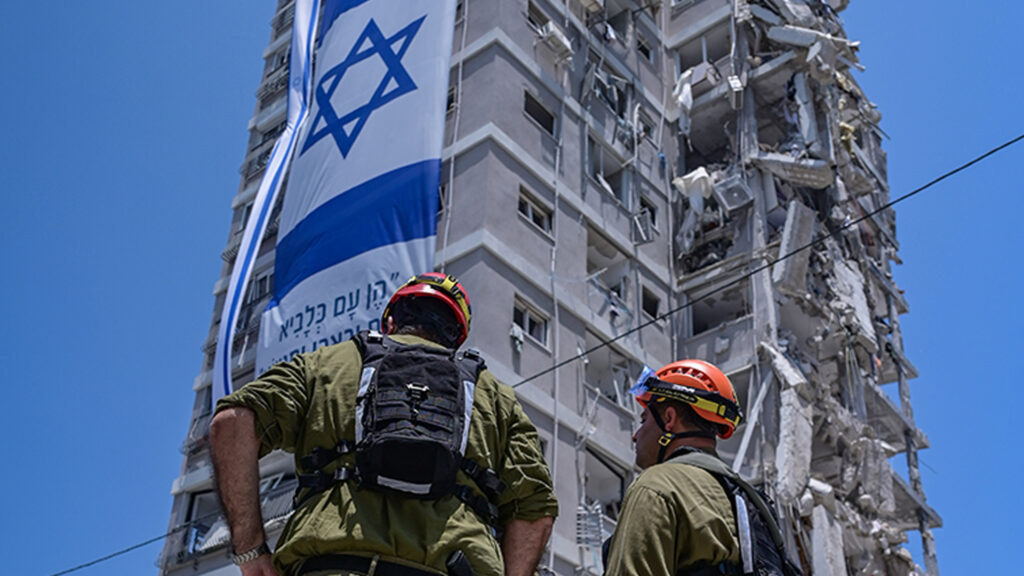 זירת נפילה בבת ים | צילום: אבשלום ששוני, פלאש 90