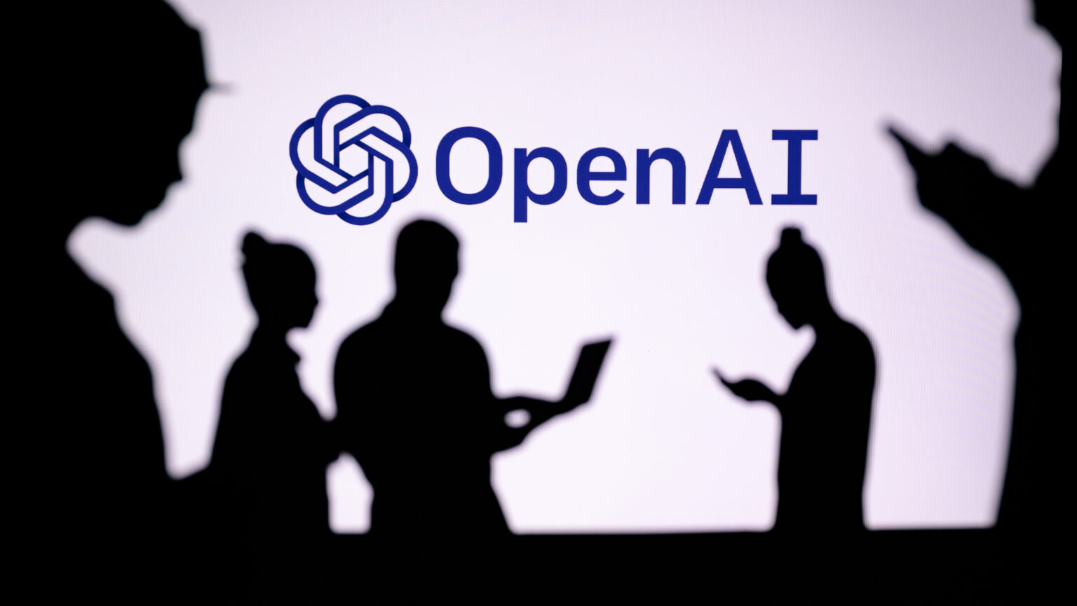 בעקבות הלחץ של ג'מיני 3: OpenAI תרכוש חברה לשיפור ChatGPT