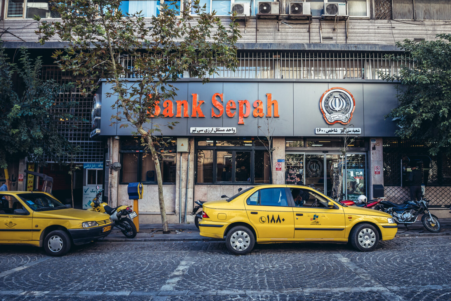 מתקפת סייבר באיראן: סניפים נסגרו, לקוחות מנותקים מחשבונות