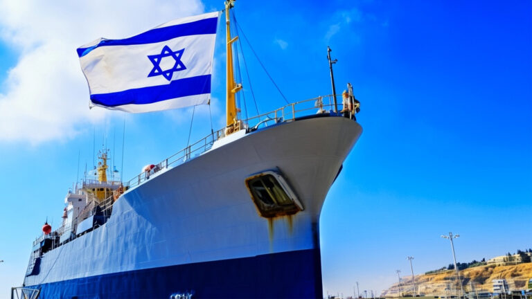 אוניה עם דגל ישראל, אילוסטרציה | קרדיט: שאטרסטוק