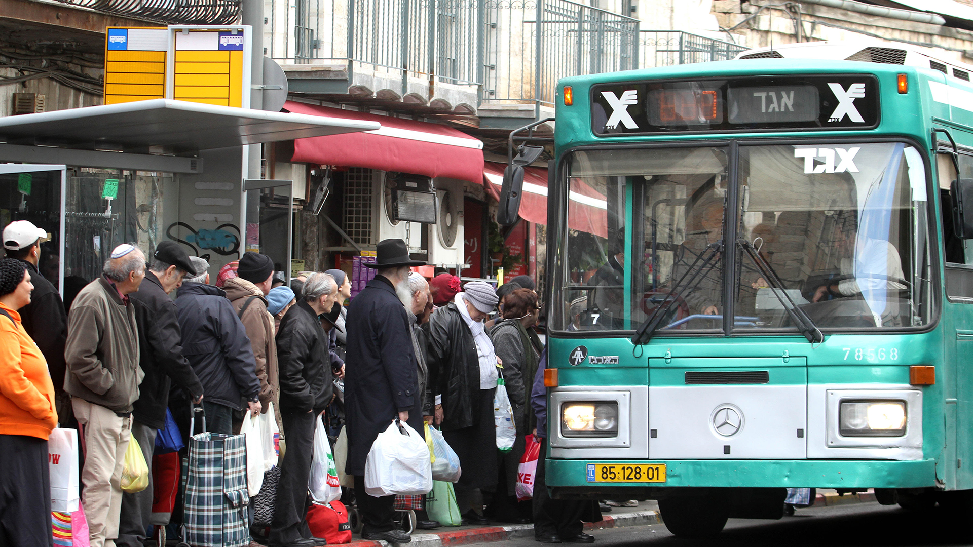 תחנת אוטובוס בירושלים | קרדיט: מרים אלסטר, פלאש 90