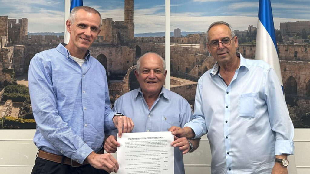 חתימת הסכמי גג | צילום: דוברות משרד הבינוי והשיכון