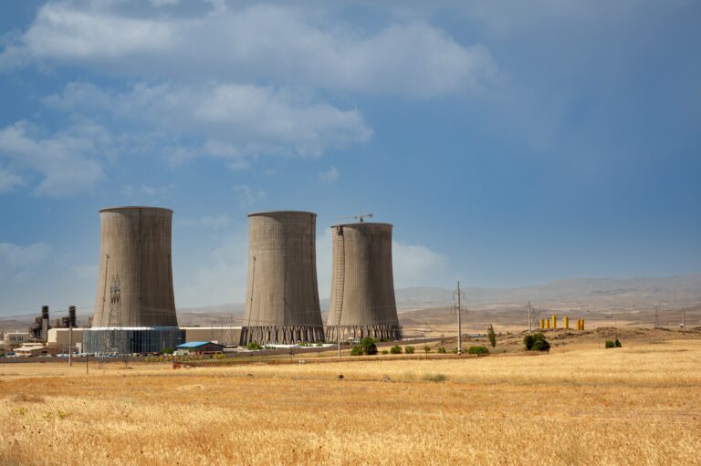 איראן: לא נפרוש מהסכם הגרעין למרות הסנקציות