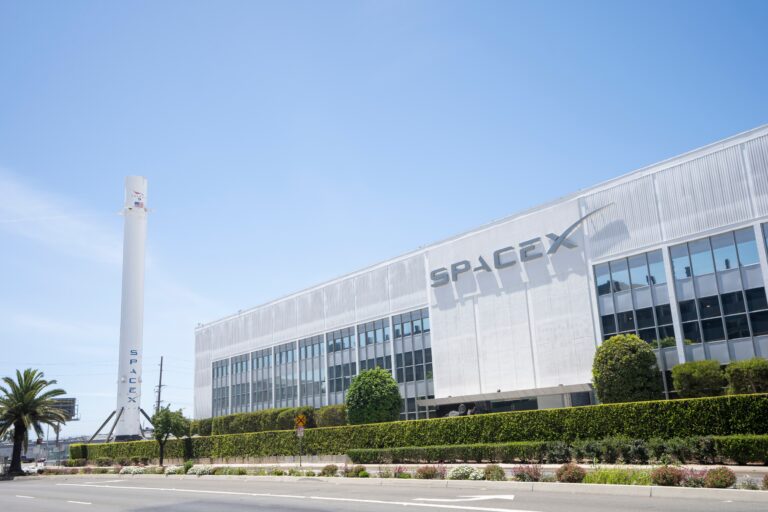 חברת התעופה והחלל SpaceX | צילום: שאטרסטוק
