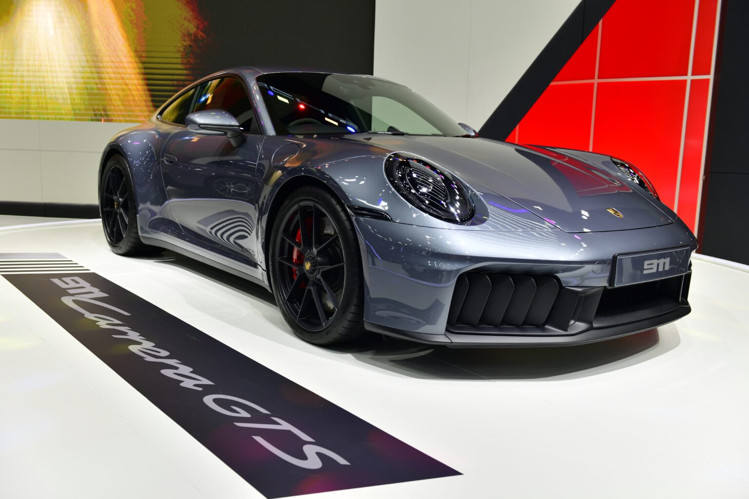 פורשה רושמת הפסדים – אז למה מניית החברה מזנקת?