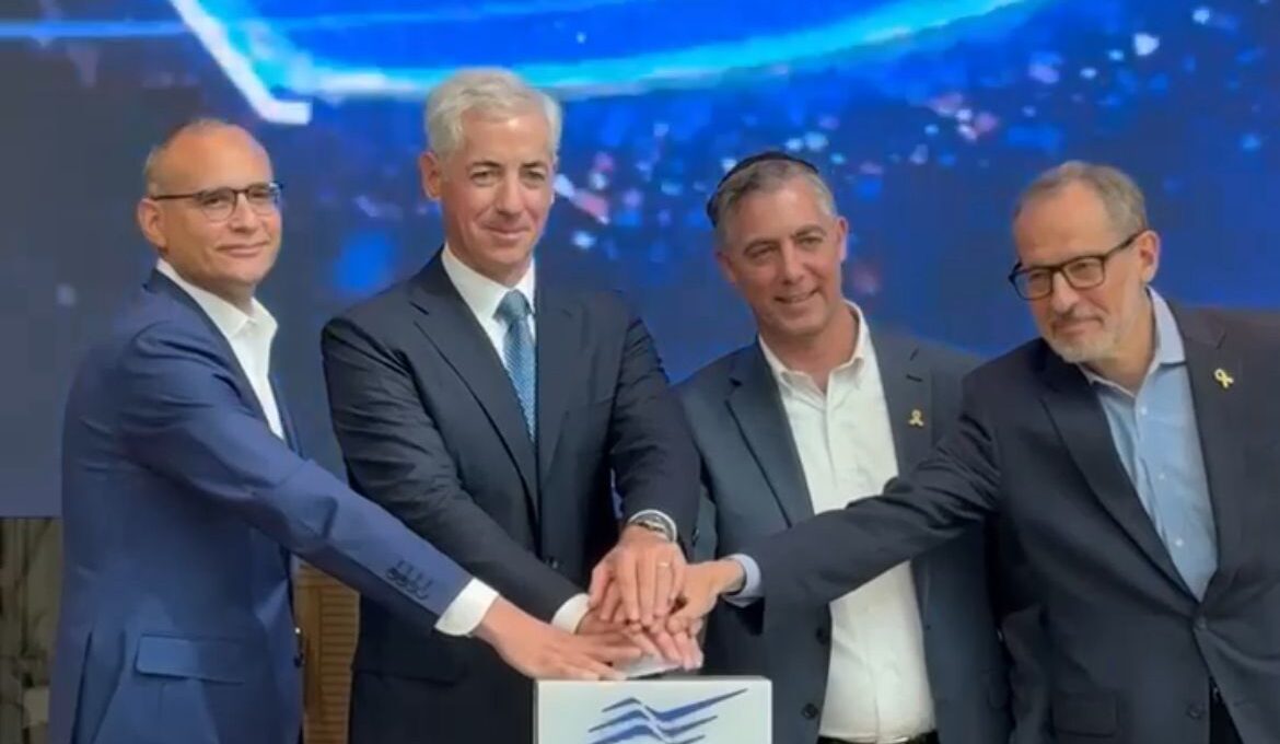 משמאל לימין: איתי בן זאב, ביל אקמן, ספי זינגר, יוג'ין קנדל - בפתיחת המסחר בבורסת ת"א. צילום: ערוץ הכלכלה 10