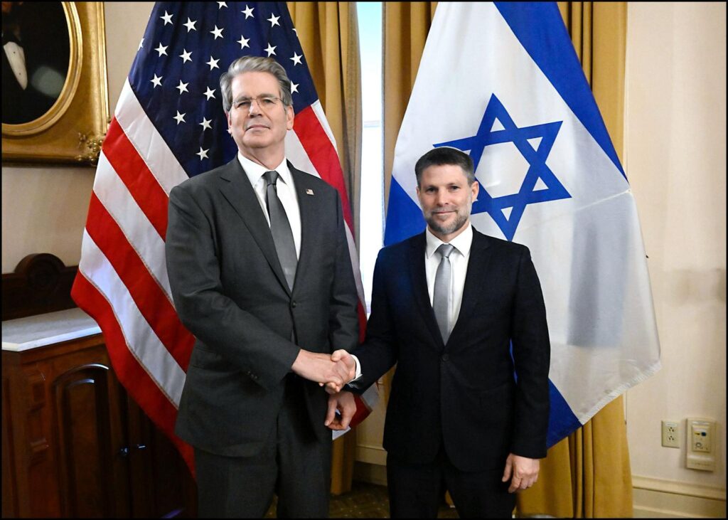 שר האוצר סמוטריץ' ושר האוצר האמריקאי בסנט. צילום: דוברות האוצר