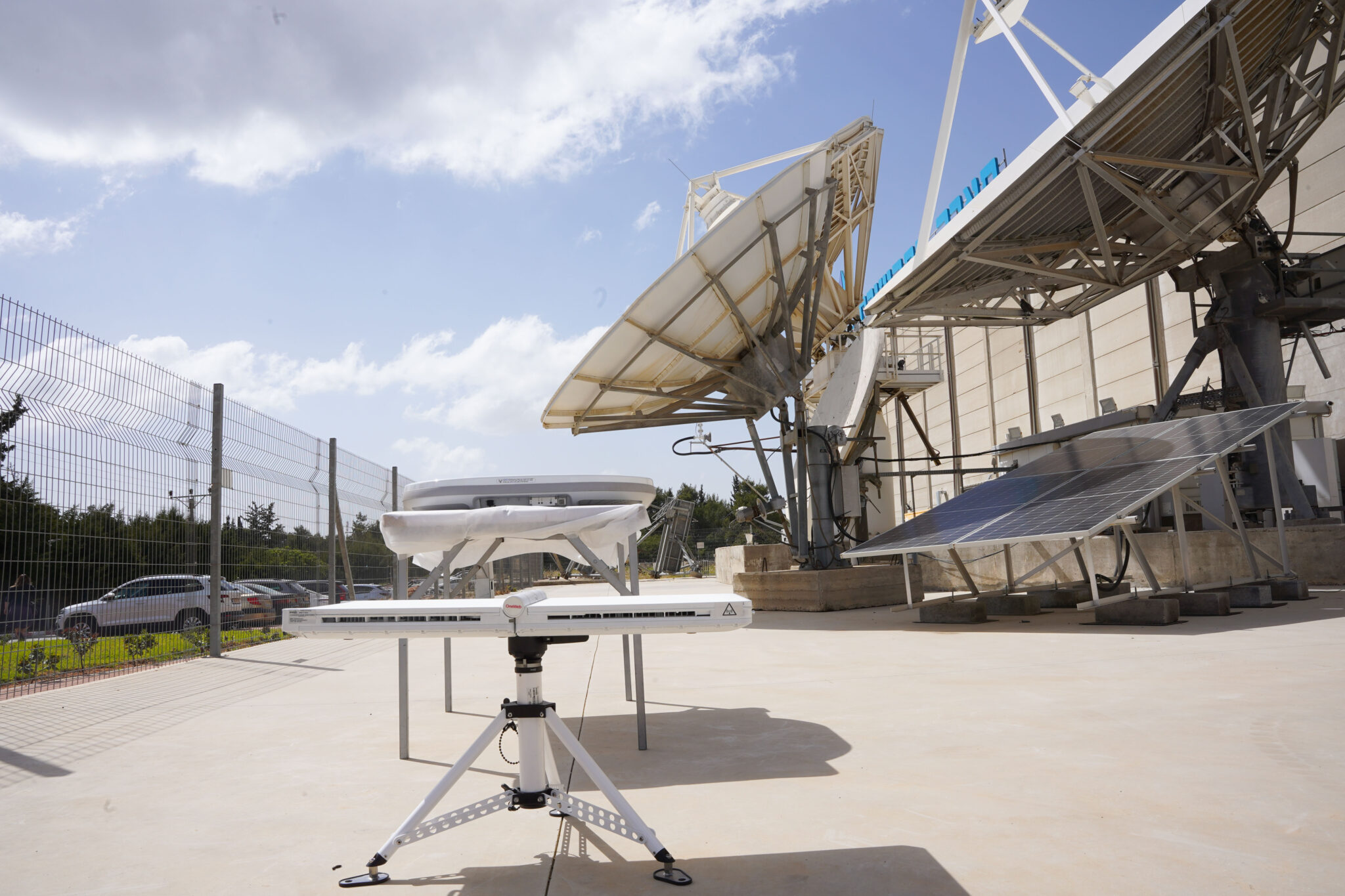 לוויינים נמוכי מסלול של חברת "OneWeb". צילום: בן גוטמן