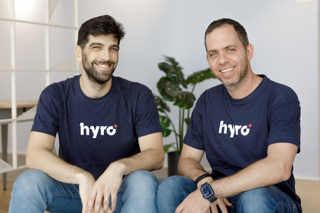 מימין: ישראל קרוש ורום כהן. צילום: Hyro