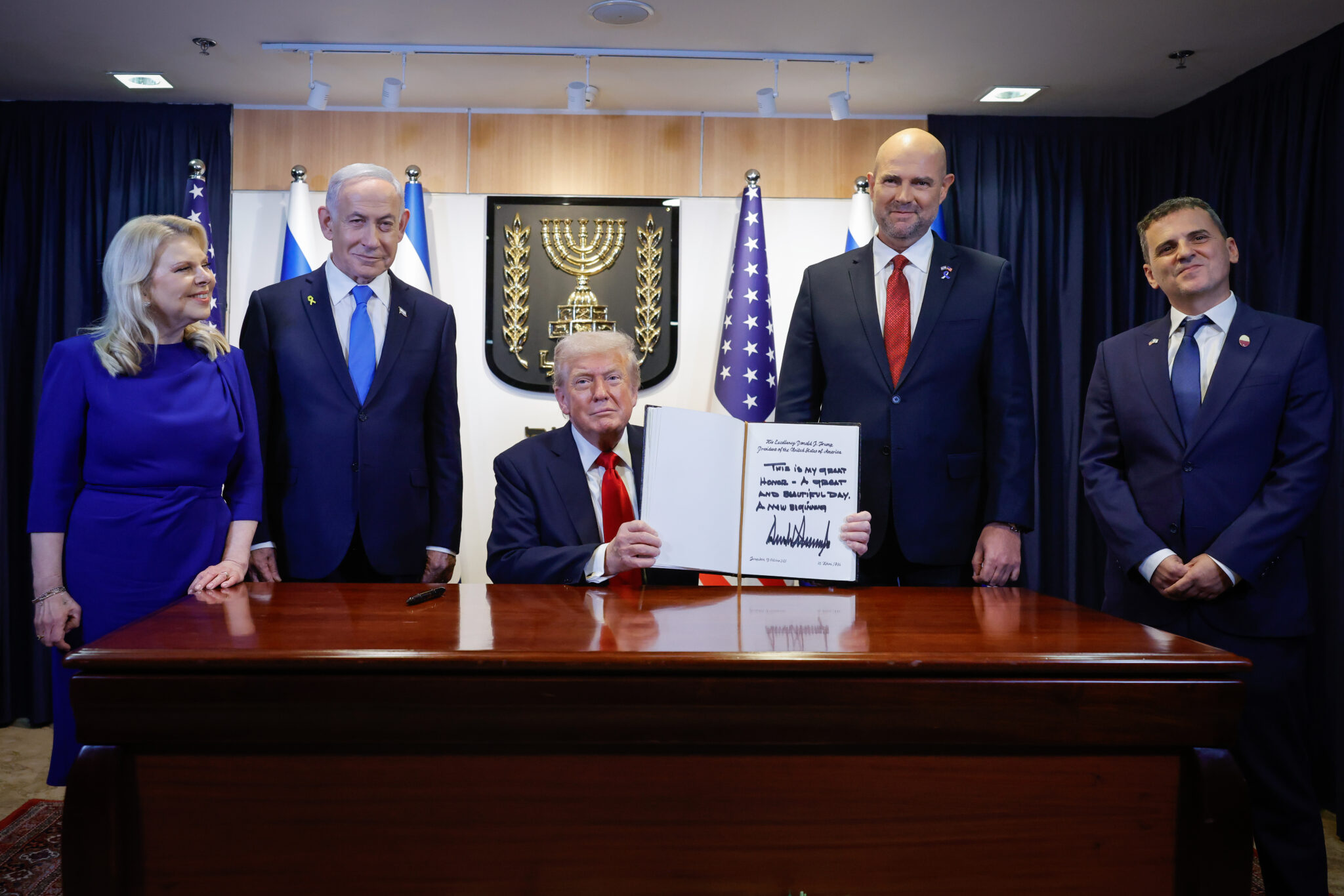 נשיא ארה"ב דונלד טראמפ חתם בסדר האורחים של הכנסת | צילום: דוברות הכנסת