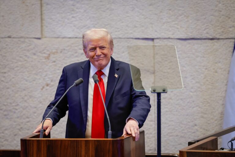 טראמפ: העולם אוהב שוב את ישראל, בואו נשקם ונחזק אותה