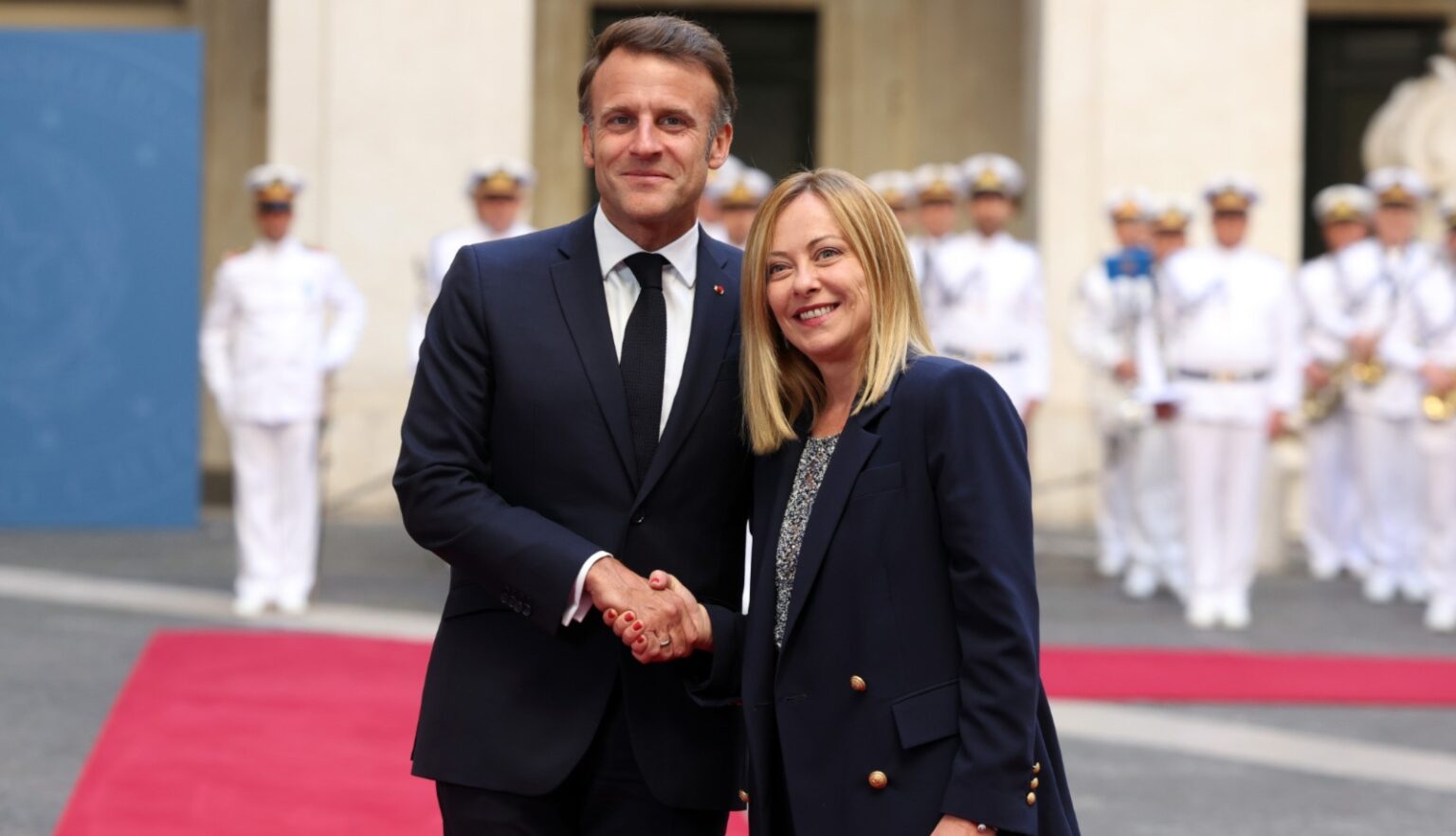 הורדת דירוג אשראי לצרפת; איטליה מטפסת