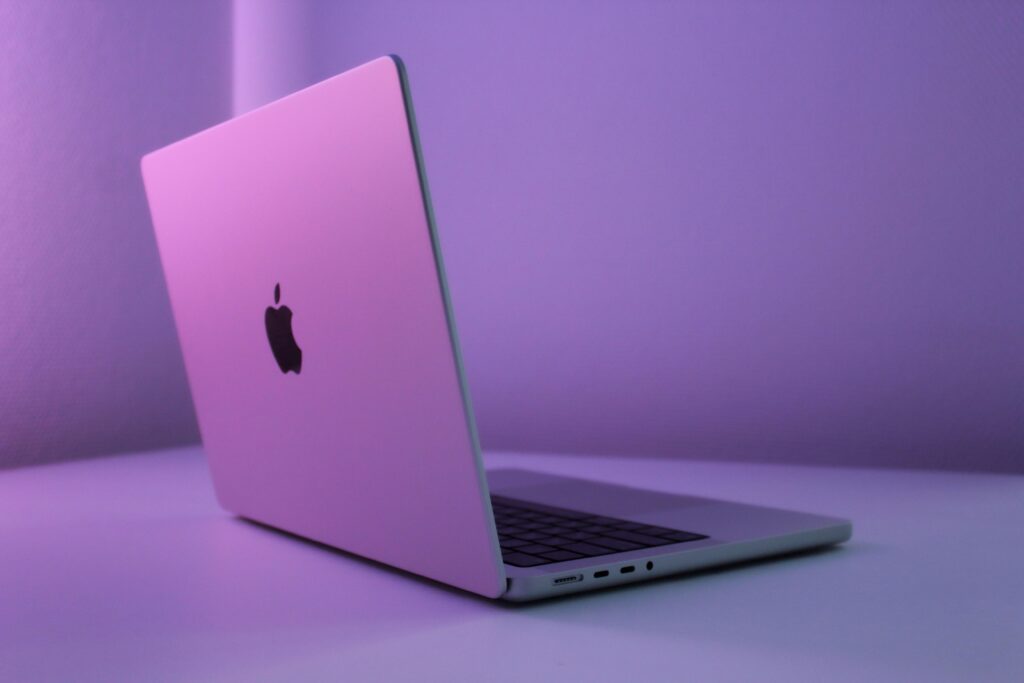 מקבוק פרו (MacBook Pro) | צילום: שאטרסטוק