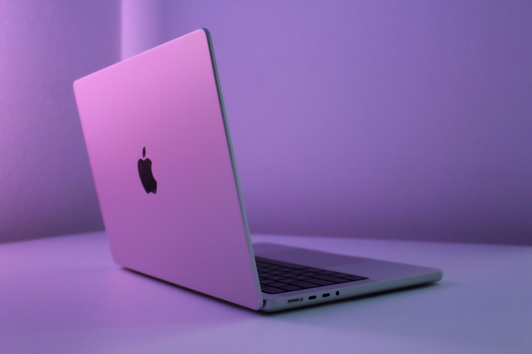 מקבוק פרו (MacBook Pro) | צילום: שאטרסטוק