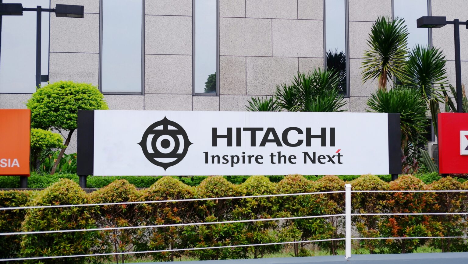 היטאצ'י זינקה ביותר מ-9% לאחר הודעה על שותפות עם OpenAI