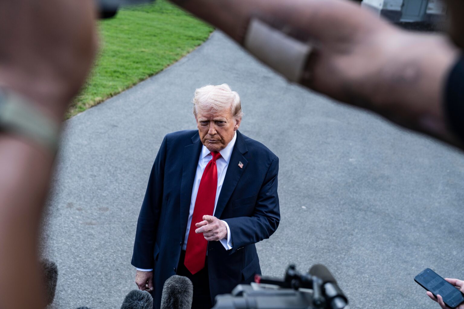 פסיקת העליון נגד מכסי טראמפ עלולה לעלות לממשל 175 מיליארד דולר