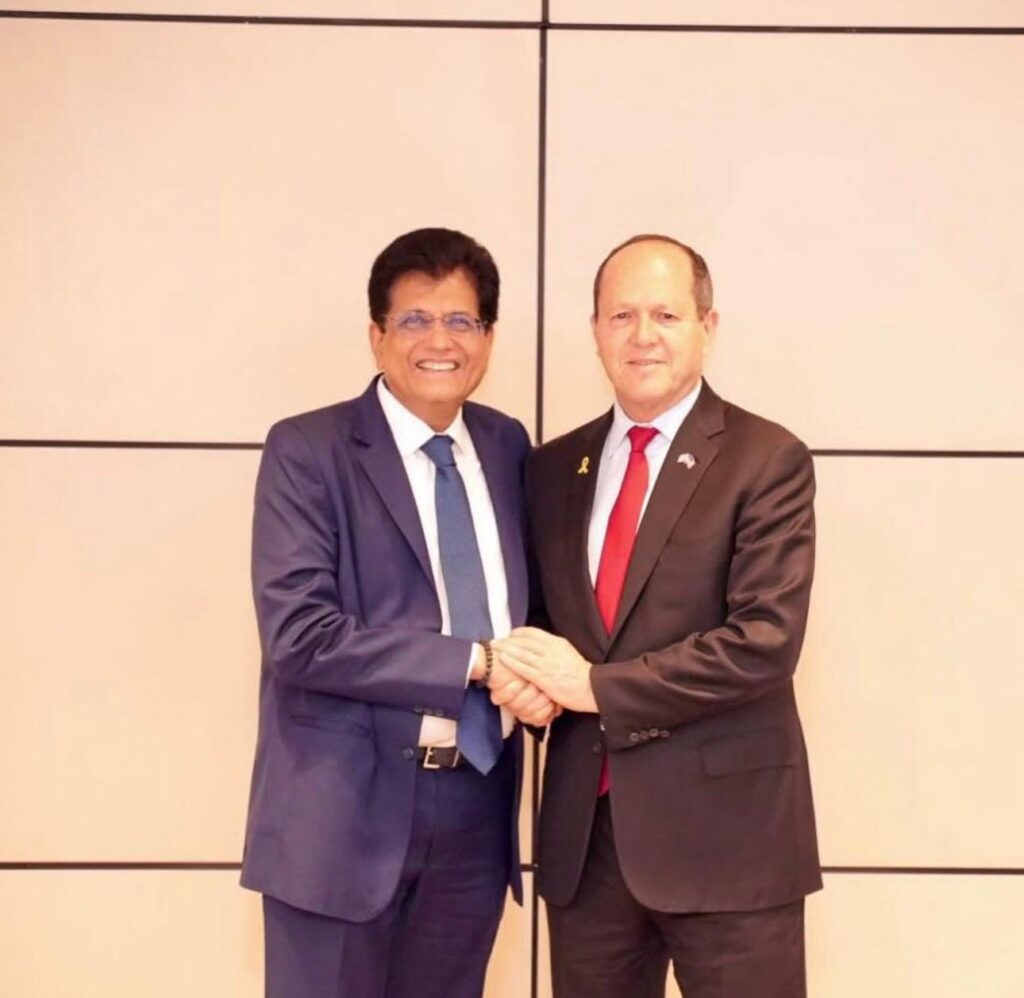 ניר ברקת ושר הכלכלה ההודי. צילום: יחסי ציבור