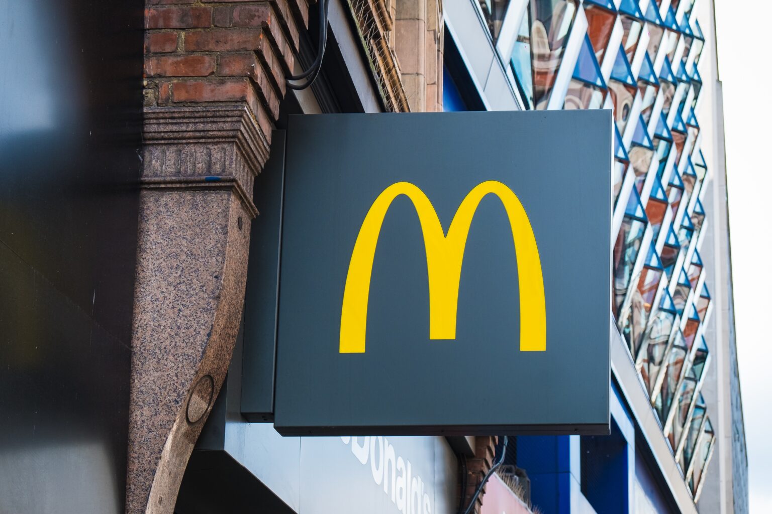 מקדונלד'ס: המכירות בסניפים בארה"ב גבוהות מהצפוי