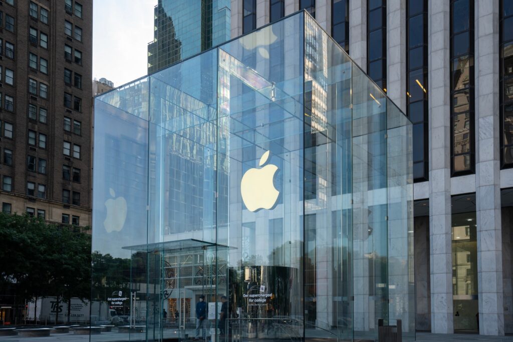 חנות אפל בניו יורק | צילום: שאטרסטוק