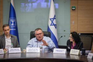 ועדת הכלכלה דנה בחוק החניונים. צילום: דוברות הכנסת, נועם מושקוביץ