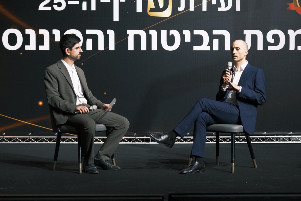 עמית גל עם מנכ"ל עדיף יובל נוריאל | צילום: סטודיו עדיף