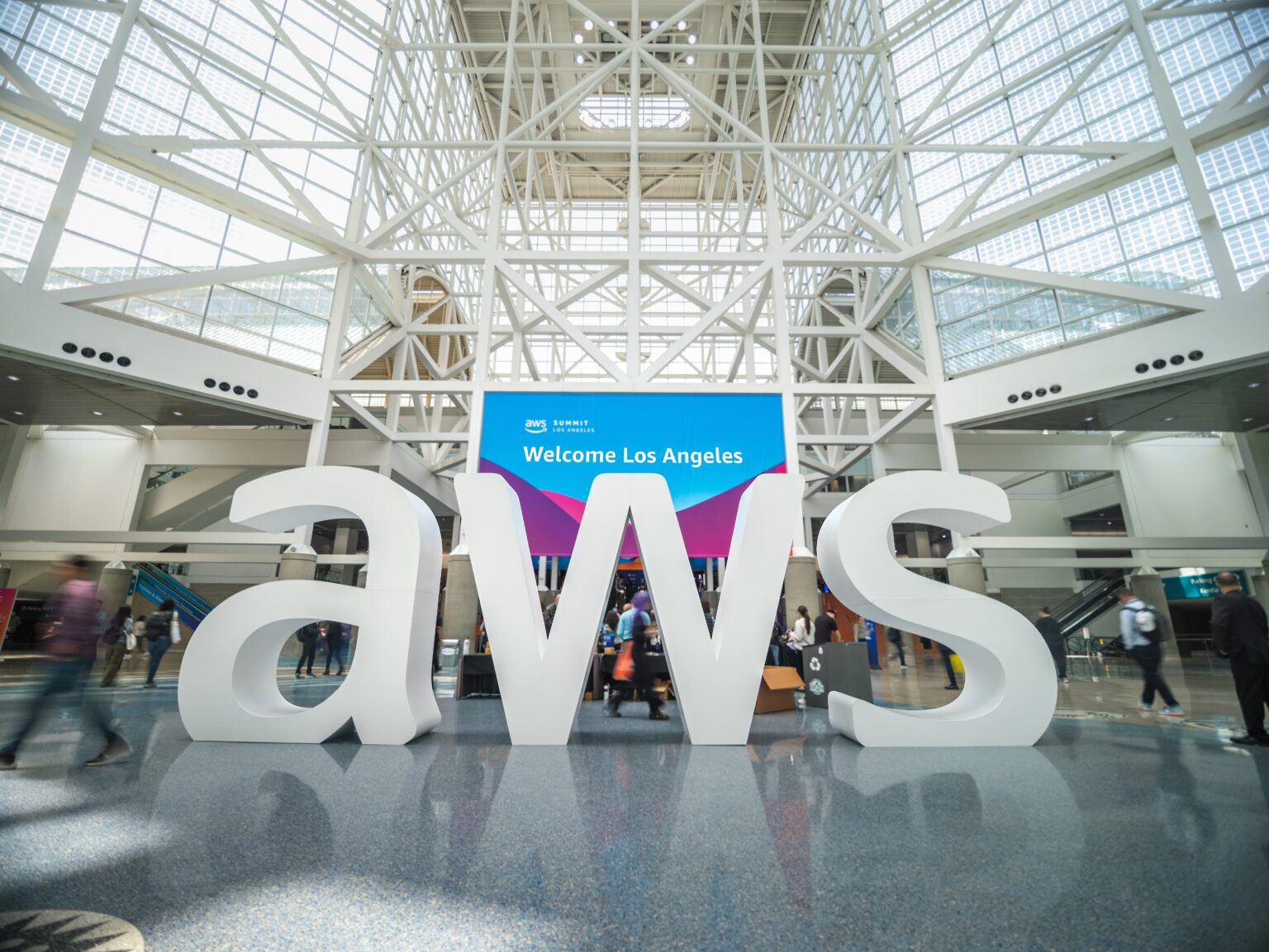 אמזון על הכוונת: מרכז נתונים של AWS בבחריין נפגע מתקיפה איראנית