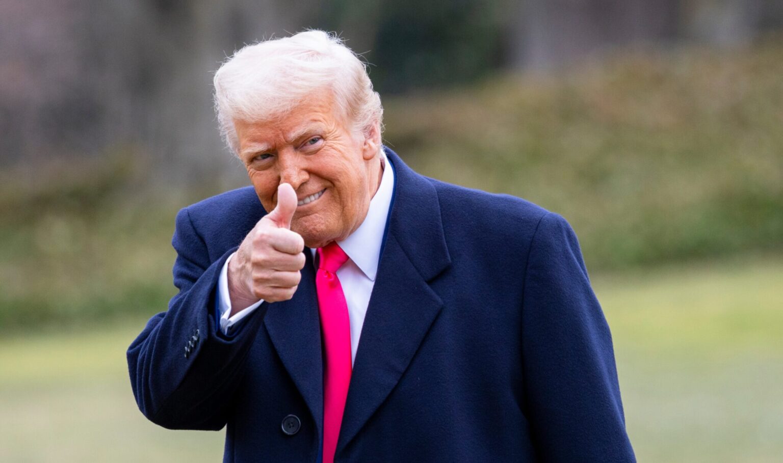 טראמפ השקיע בוורנר ונטפליקס – האם מדובר בניגוד עניינים?