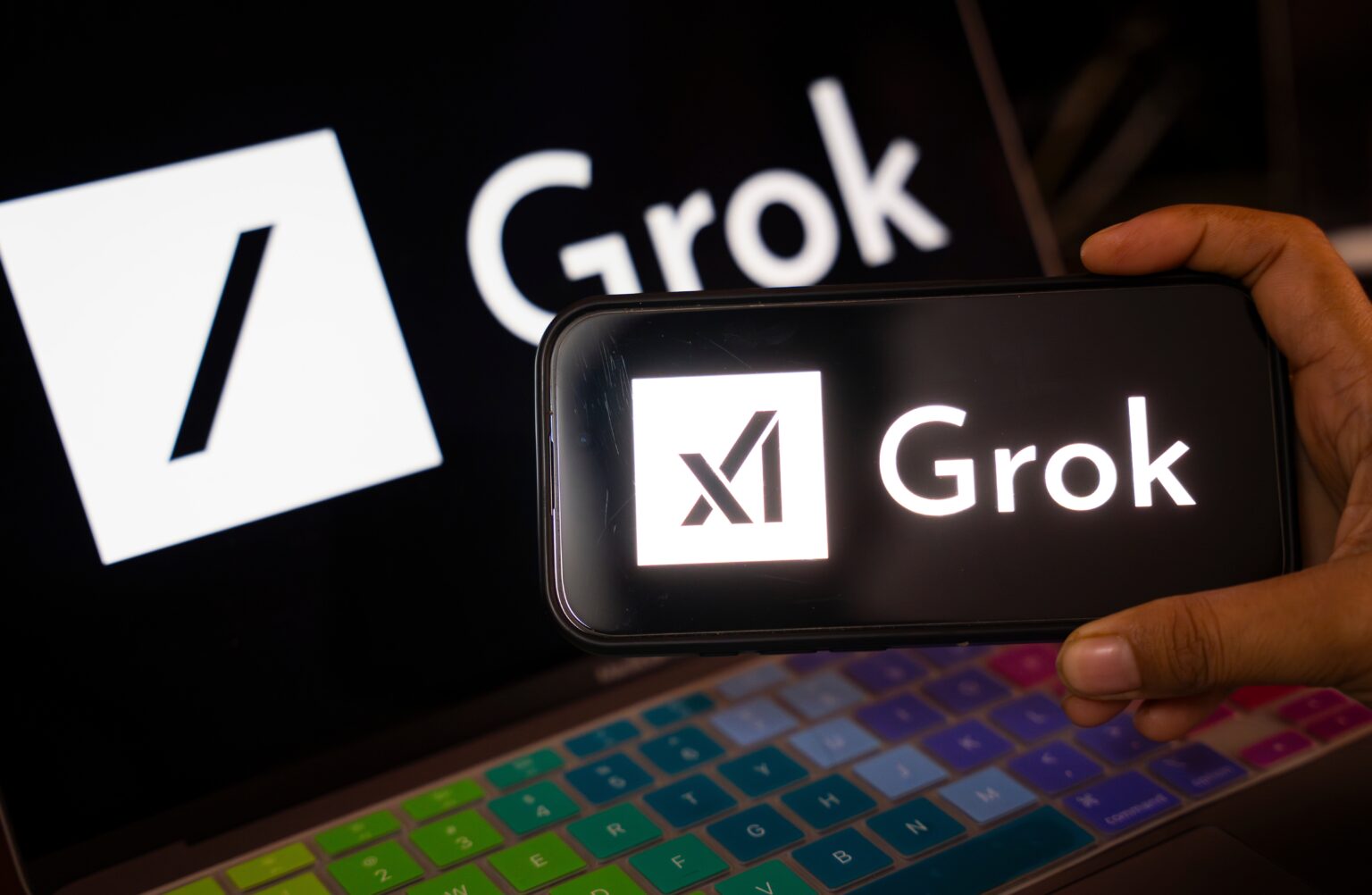 xAI של מאסק ספגה ביקורת חריפה לאחר שגרוק יצר תמונות לא הולמות