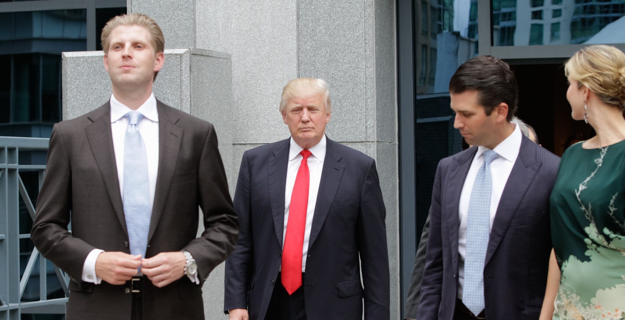 דונלד טראמפ עם ילדיו, (מימן לשמאל) איוונקה, אריק ודונלד ג'וניור | צילום: שאטרסטוק