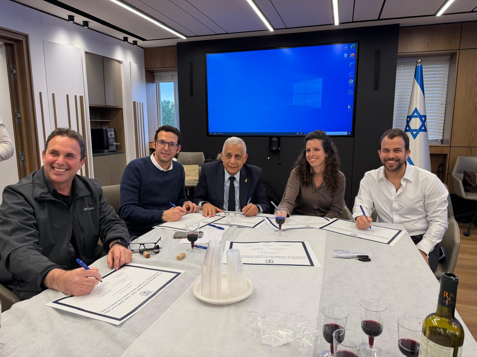 משמאל: אחיעם טיגר, יובל סקורניק, פיני כהן אושרת טיגר וגל לנדו. צילום: