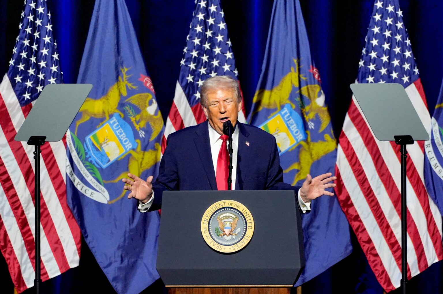 טראמפ מגיע לדאבוס: יטלטל את הסדר העולמי?