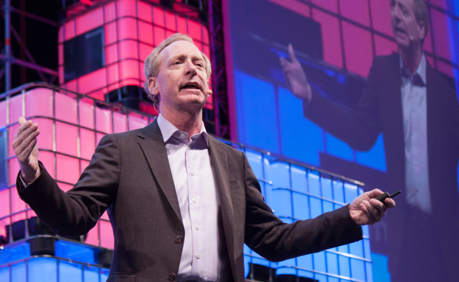 מיקרוסופט מזהירה: סין מנצחת במרוץ ל-AI מחוץ למערב