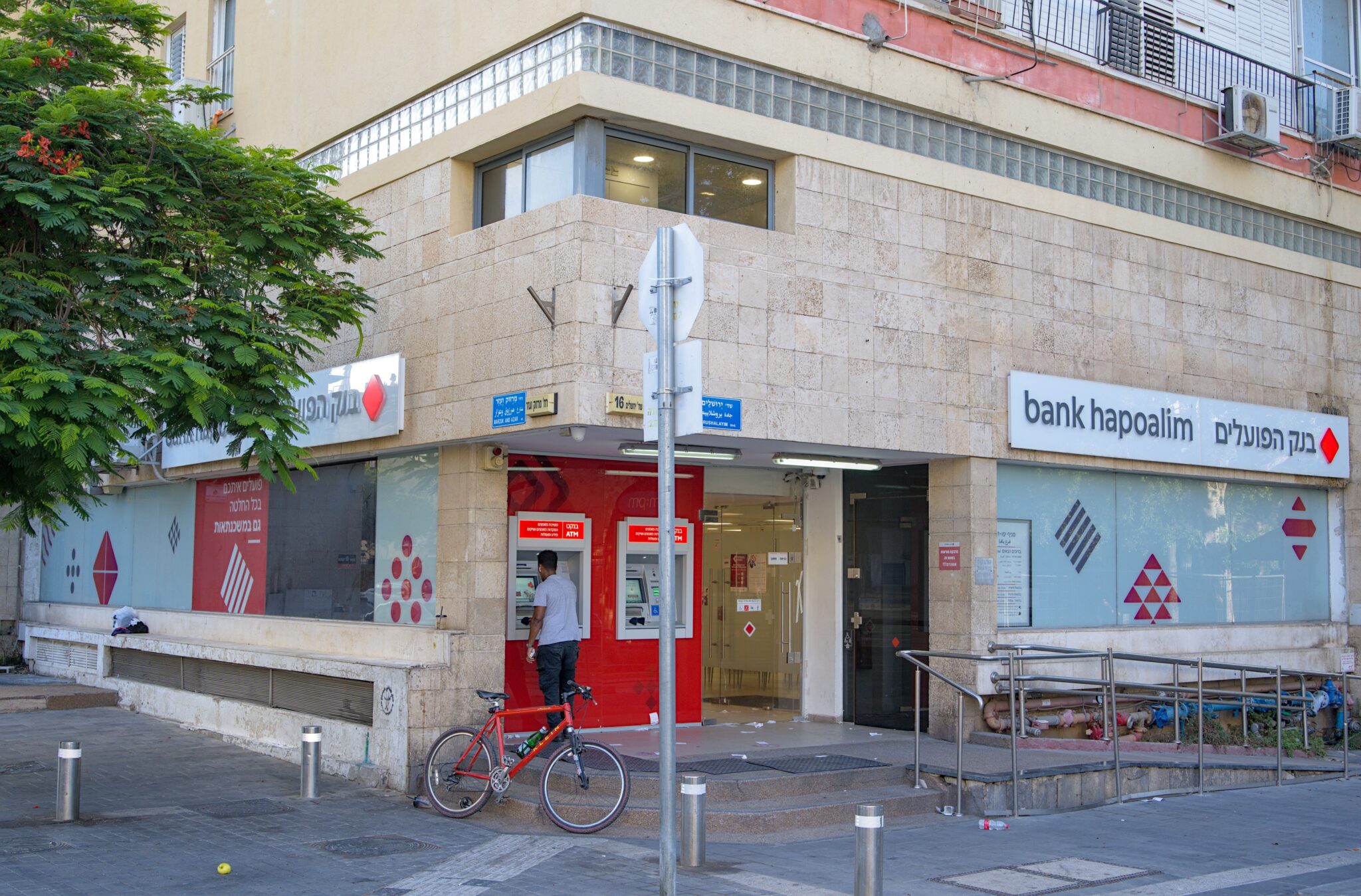 סניף בנק הפועלים בת"א | צילום: שאטרסטוק