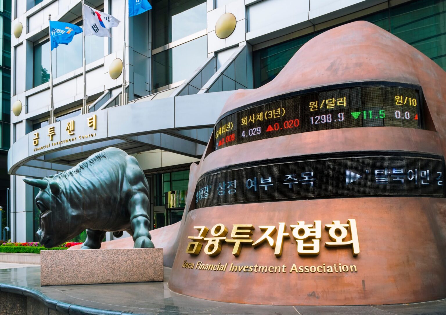 בורסות אסיה עולות: סיאול מטפסת ב-3.5%