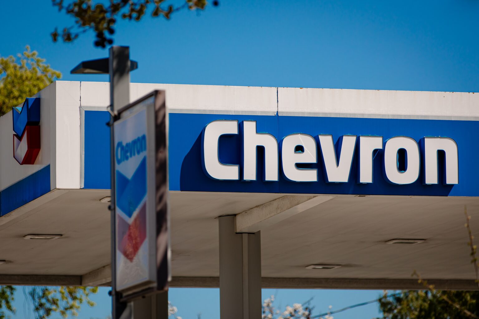 בשווי 22 מיליארד דולר: שברון מתכוונת לרכוש נכסים של לוקאויל