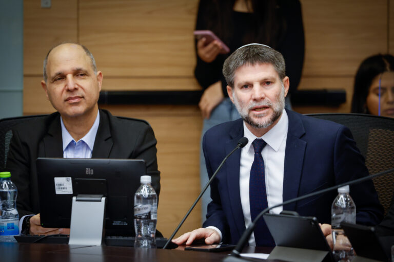 שר האוצר בצלאל סמוטריץ' בוועדת הכספים | צילום: נועם מושקוביץ, דוברות הכנסת